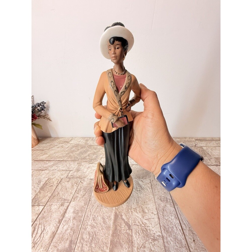 Home Interiors & Gifts Vanessa Figurines 2002 - Picture 8 of 13
